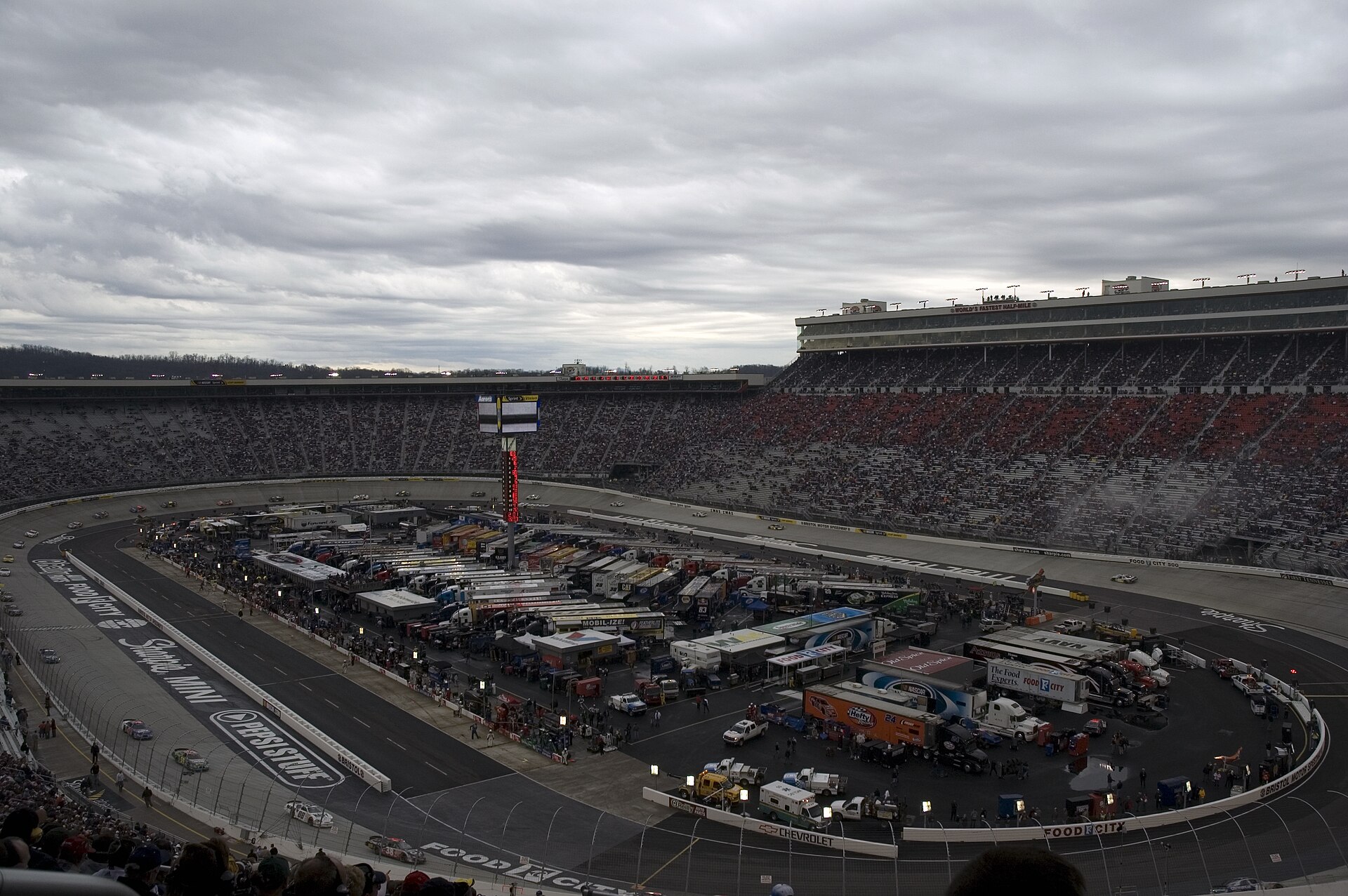 Bass Pro Shops Night Race (Bristol)